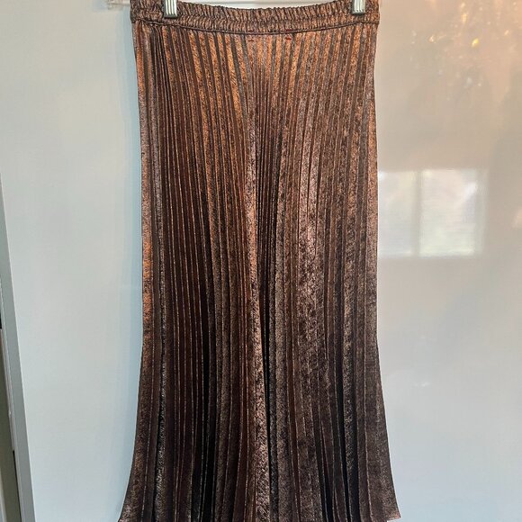 Xirena Farrah Pleated Midi Skirt in Bronze. Metallic - Picture 1 of 4